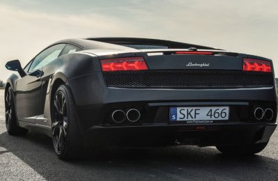Åk Ferrari eller Lamborghini