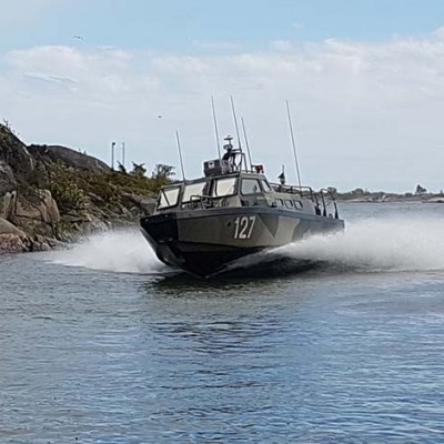 Åka stridsbåt till en topphemlig militäranläggning
